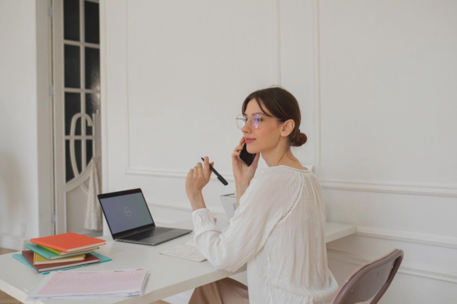 Moderne Arbeitsumgebung bei kynoraveli